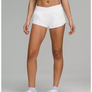 Hotty Hot Low-Rise Lined Short 2.5" in white size 6